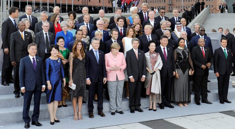 1-ый день саммита G20 в Гамбурге — Рукопожатия и протесты 1-ый день саммита G20 в Гамбурге — Рукопожатия и протесты