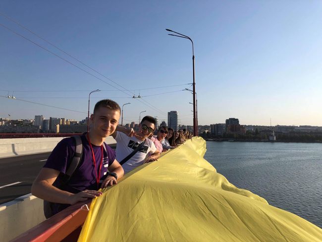У Дніпрі влаштували флешмоб на підтримку звільнених бранців