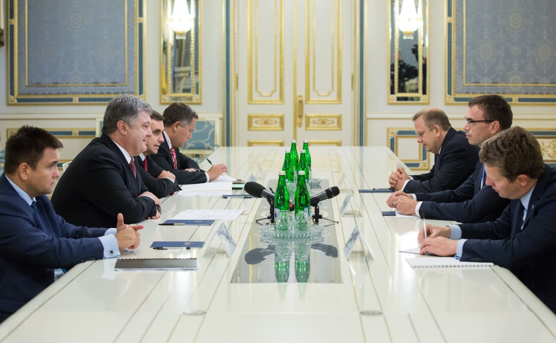 Порошенко обговорив з главою МЗС Естонії розміщення миротворців ООН на Донбасі