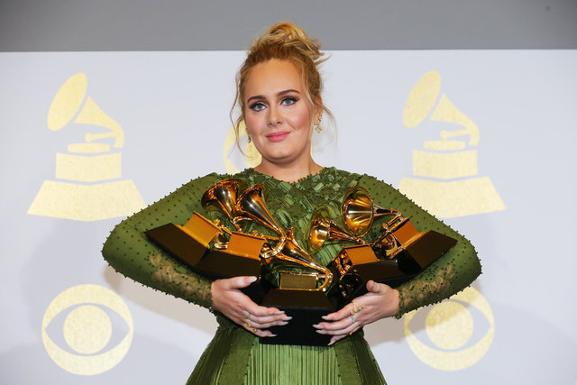 Адель получила премию Grammy за альбом «25» Адель получила премию Grammy за альбом «25»