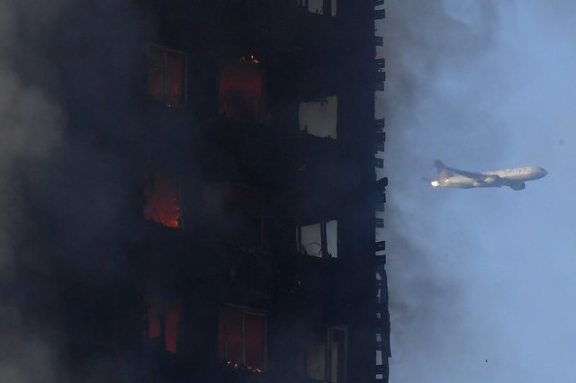 The Sun: Під час пожежі в Лондоні зникло не менше 65 людей