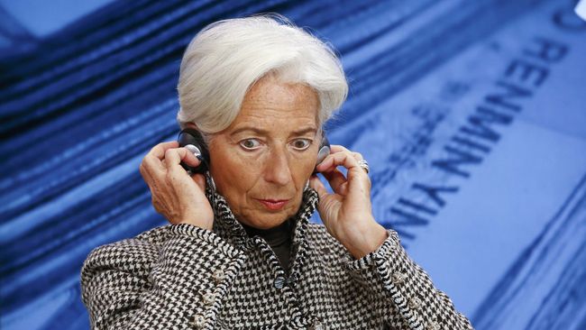 Главу МВФ Кристин Лагард отправляют под суд