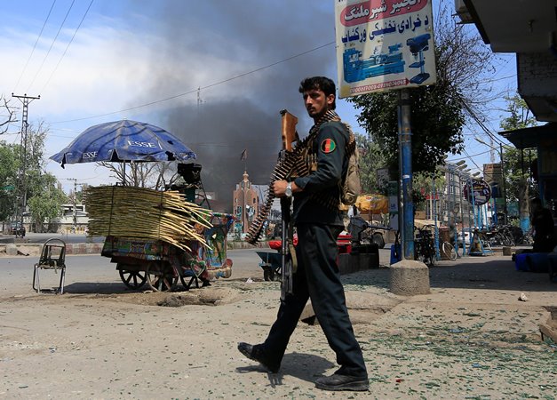Не менее 15 солдат Афганистана убито в итоге нападения боевиков