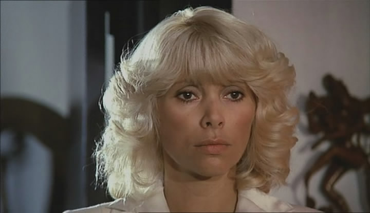 Сексуальная Мирей Дарк В Купальнике – Возвращение Высокого Блондина (1974)