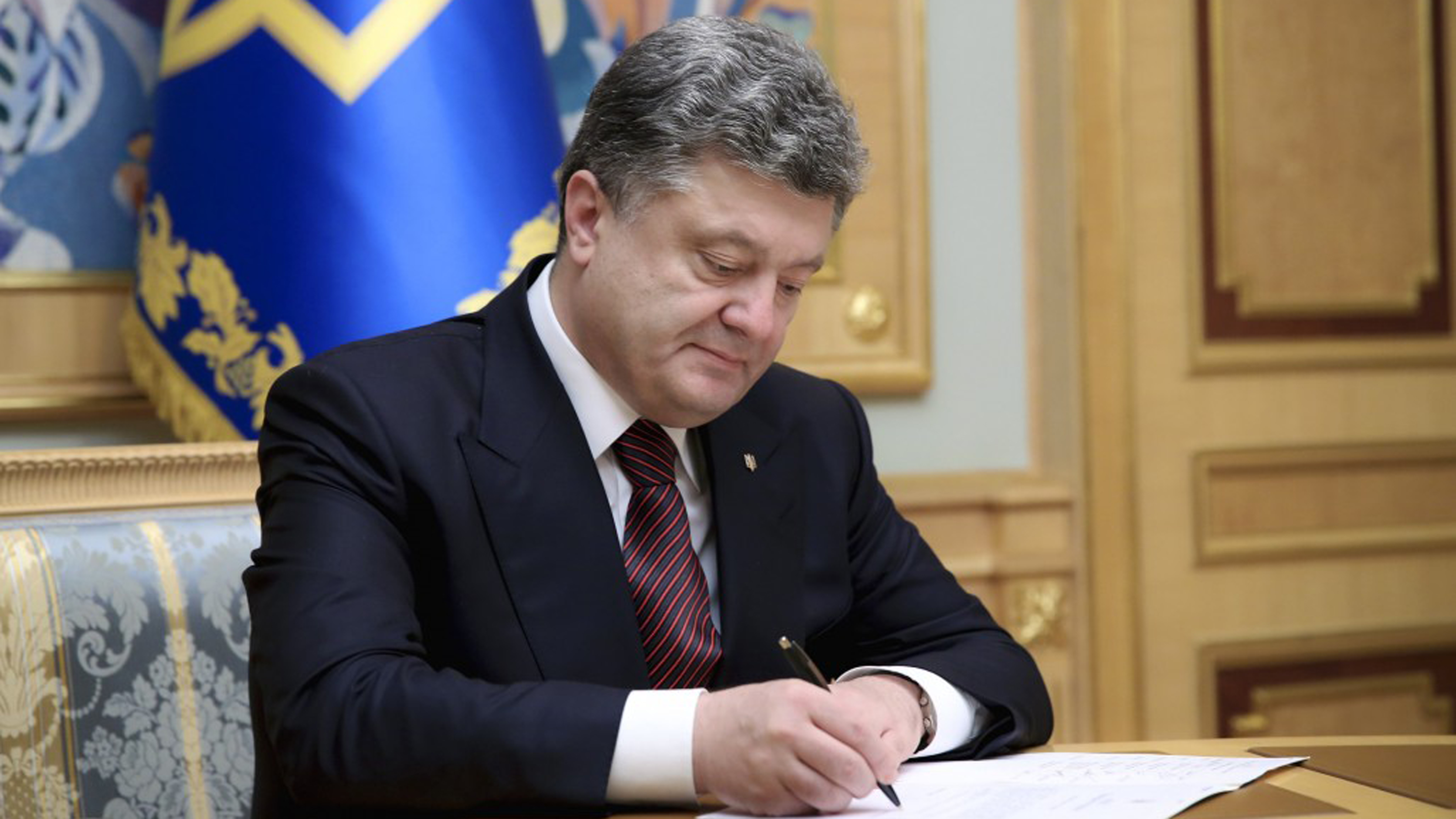Президент Украины сократил 2-х членов НКРЭКУ