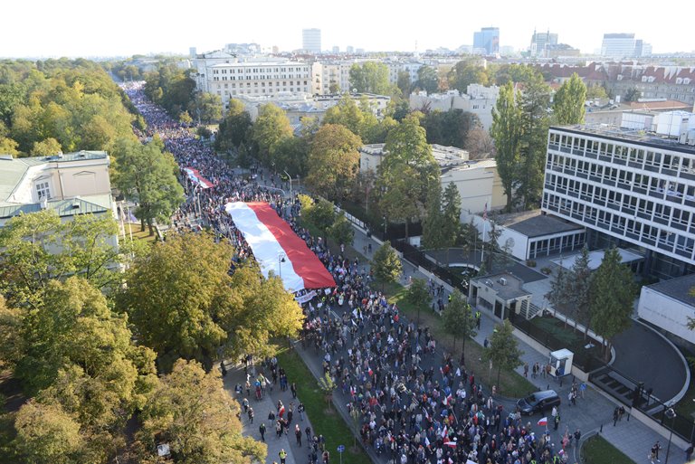 Тысячи медиков протестуют в Варшаве