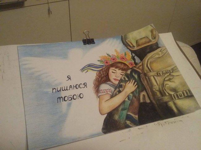 В Днепродзержинске детей учили делать новогодние поздравительные открытки для воинов АТО