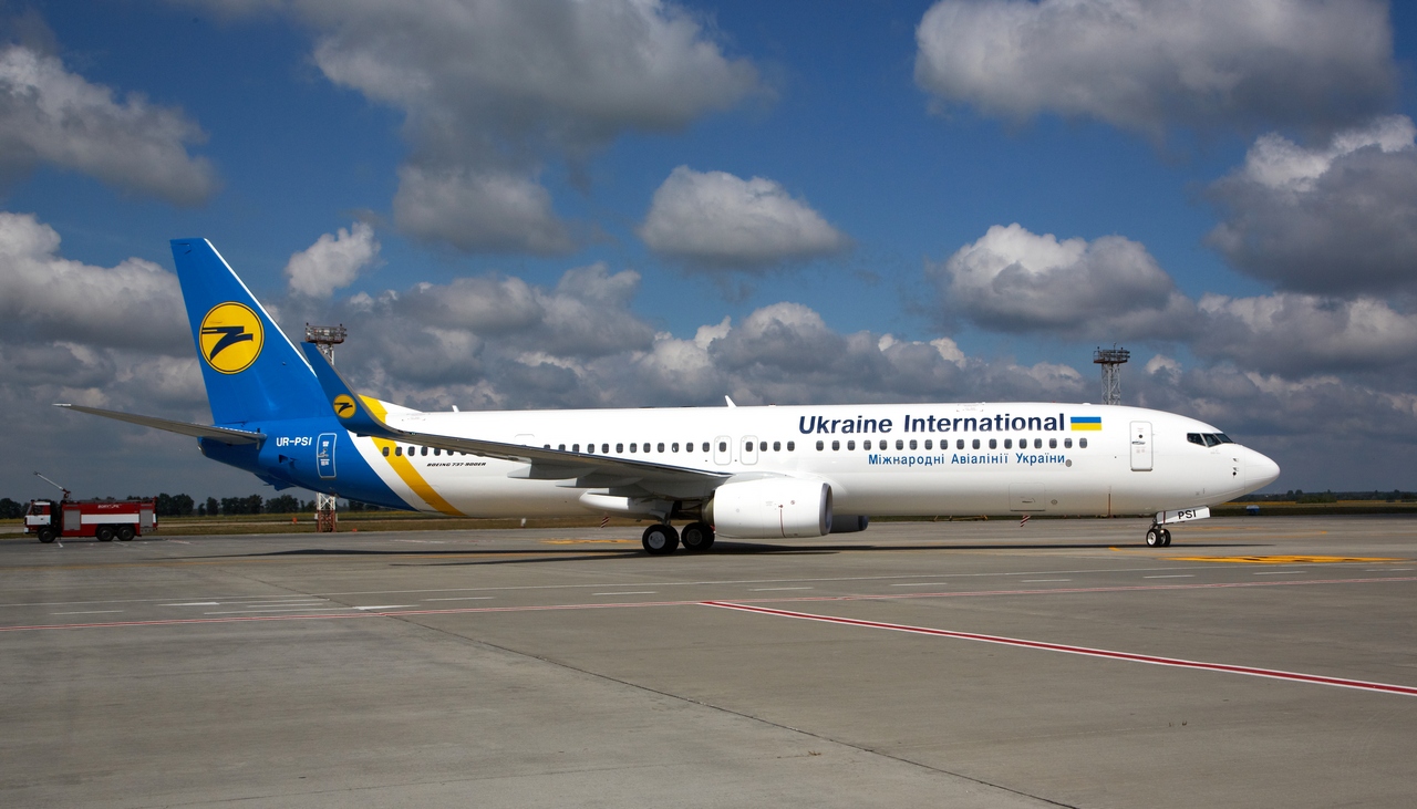 Международные авиалинии. МАУ Ukraine International 737 800. МАУ Ukraine International ps752 рейс. МАУ В Анталии. МАУ Тбилиси.