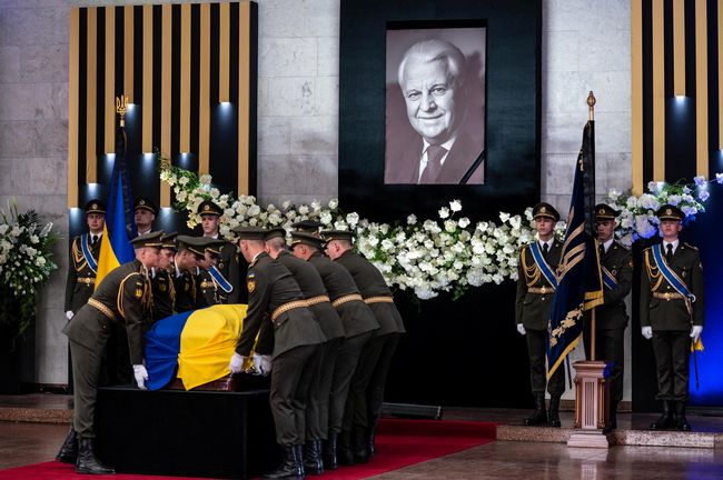 Trending news: The farewell ceremony with the first President of Ukraine Leonid  Kravchuk ended in Kyiv - Hindustan News Hub