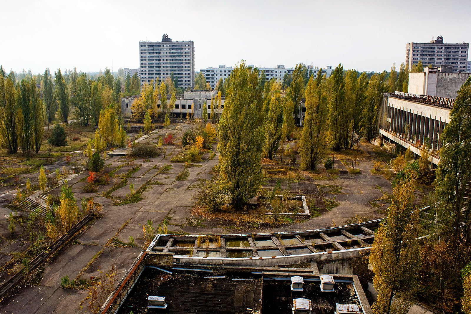 Припять. Припять город призрак. Припять Чернобыль ЧАЭС зона отчуждения. Чернобыль заброшенный город. Зона отчуждения город Припять.