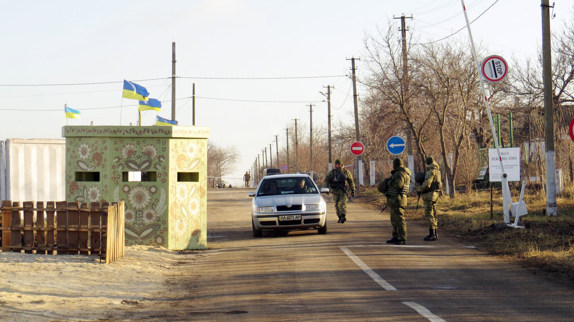 Блокпост. Пограничный блоблок пост. Блокпост на границе. Блокпост на дороге военными.