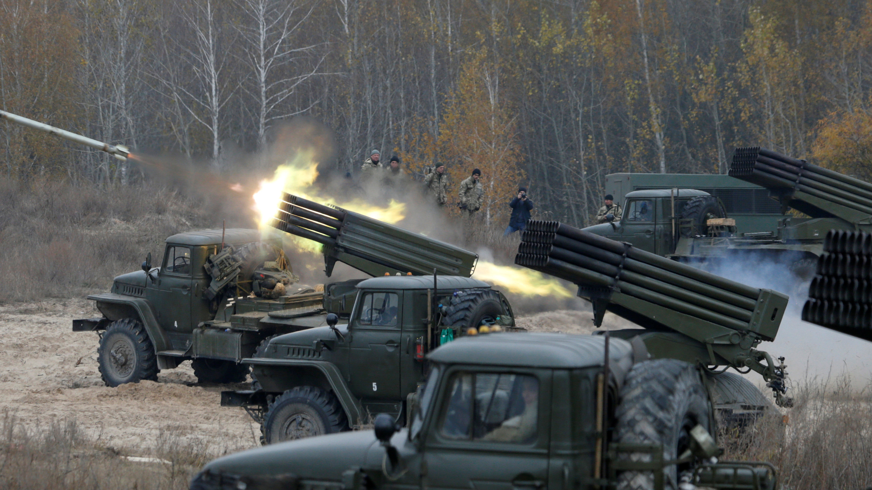 Гради. БМ-21 град залп. РСЗО град Донбасс. БМ-21 град на Украине. Залп БМ 21.