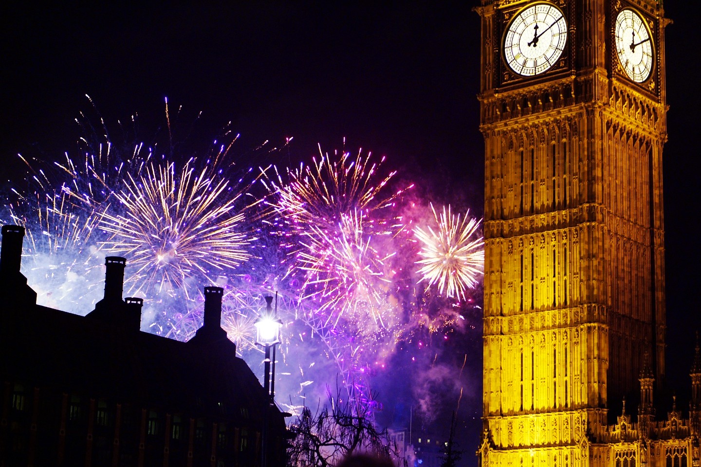 Christmas in britain. Новогодний Биг Бен Англия. Лондон Рождество Биг Бен. Рождество в Англии Биг Бен. Новогодний год в Англии Биг Бен.