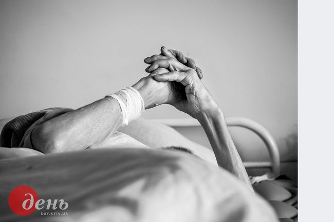 Від Православної Церкви України - Соломія КРАЦИЛО, м. Львів – за серію робіт «МІЙ БАТЬКО»