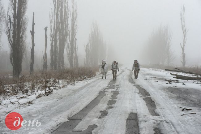 «СНАЙПЕРИ - ГРАН-ПРІ  від Павла Каленича, директора СТОВ «Ольгопіль» Олександр КЛИМЕНКО, м. Київ – за дві серії робіт «ЖИТТЯ СТАНИЦІ ЛУГАНСЬКОЇ» та «СНАЙПЕРИ»