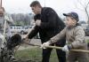 КИЯНИ НЕОДНОРАЗОВО ПОКАЗУВАЛИ ПРИКЛАД, ЯК МОЖНА ПЕРЕТВОРИТИ ПУСТИР ЧИ ЗАНЕДБАНИЙ СКВЕР НА ПРЕКРАСНУ ЗЕЛЕНУ ЗОНУ. ТОЖ ХОЧУТЬ, ЩОБ СЬОГОДНІ ЧИНОВНИКИ НЕ ІГНОРУВАЛИ ЇХНЮ ДУМКУ ЩОДО ВІДНОВЛЕННЯ МІСЬКИХ ПАРКІВ… / ФОТО МИКОЛИ ТИМЧЕНКА / «День» За чий рахунок «зелений» ремонт