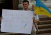 PLACARD READS: “LUHANSK RESIDENTS DREAM OF PEACE AND BELIEVE IN UKRAINE!” / Photo by the author