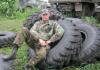 ЗАРАЗ МИКОЛА ГРИЦАЙЧУК У ЛЬВОВІ, У ГАРНІЗОНІ 80-ї БРИГАДИ, ДЕ РЕМОНТУЄ ТЕХНІКУ. БОЄЦЬ ЗНОВУ ХОЧЕ НА ПЕРЕДОВУ, АЛЕ ЗАВАЖАЄ ГЕПАТИТ, ЯКИЙ ДІАГНОСТУВАЛИ У ЖОВТНІ