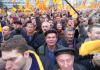 ОПОЗИЦІЯ ЗАКЛИКАЄ ВИБОРЦІВ НЕ ЗАЛИШАТИ ДІЛЬНИЦІ І ПІСЛЯ ЇХ ЗАКРИТТЯ, ТОБТО ПІД ЧАС ПІДРАХУНКУ ГОЛОСІВ. А ХТО ДАСТЬ ГАРАНТІЮ, ЩО ПОСТВИБОРЧІ НІЧНІ ПИЛЬНУВАННЯ ОБІЙДУТЬСЯ БЕЗ ЧЕРГОВИХ ПРОВОКАЦІЙ? МАСОВІ АКЦІЇ БІЛЯ КОМІСІЙ — ЦЕ МОЖЛИВІСТЬ ЗІРВАТИ ПІДРАХУНОК ГОЛОСІВ... / ФОТО МИКОЛИ ЛАЗАРЕНКА / «День»